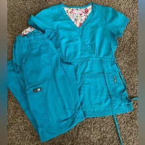 Koi turquoise scrub set. XS